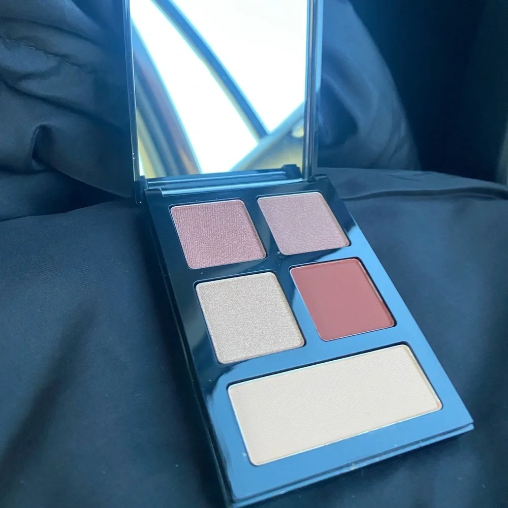 New Bobbi Brown Multicolor Eye Shadow Palette - Picture 5 of 5